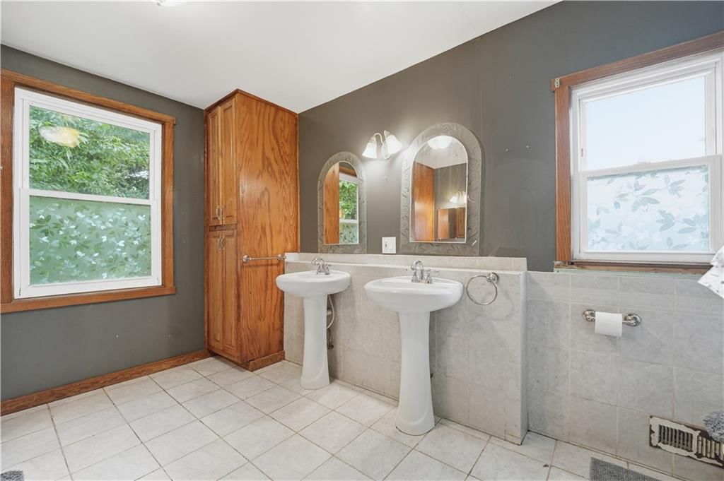 531 E College Street — photo 24