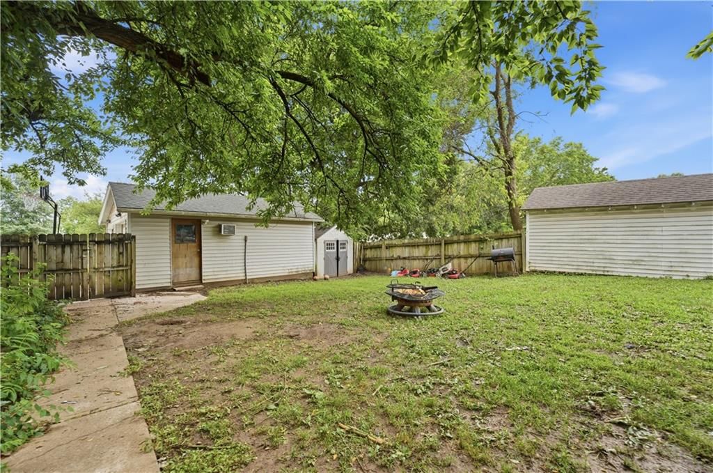 531 E College Street — photo 35