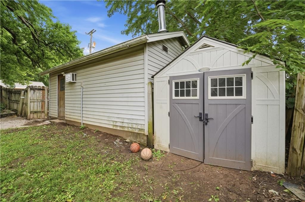 531 E College Street — photo 39