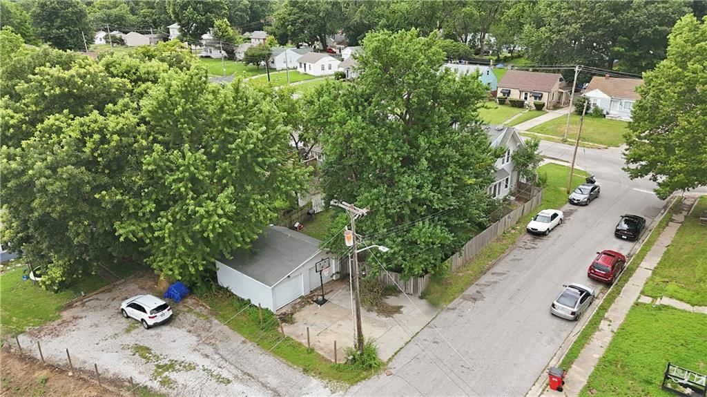 531 E College Street — photo 41