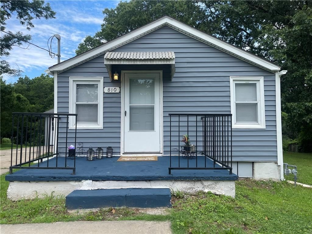 810 N Grand Avenue — photo 1