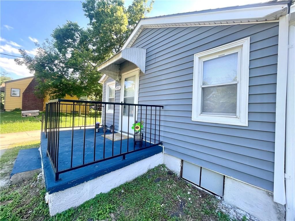 810 N Grand Avenue — photo 2