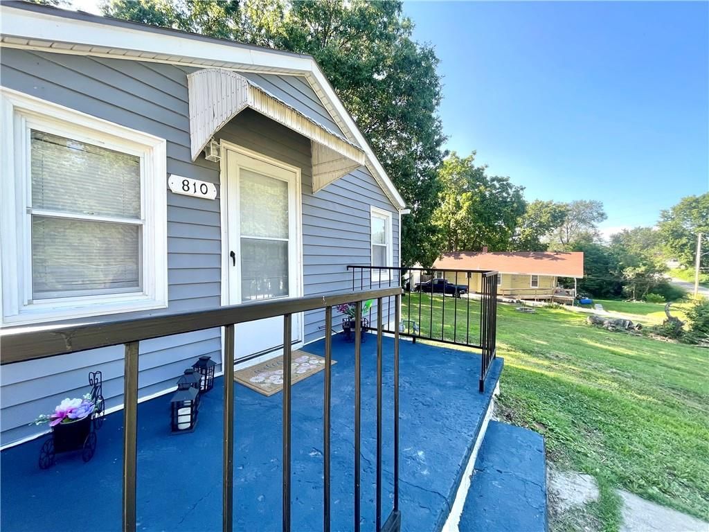 810 N Grand Avenue — photo 3