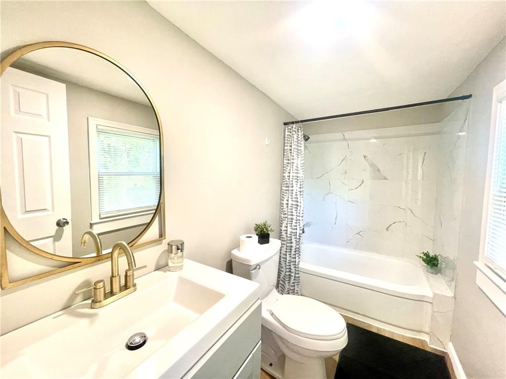 810 N Grand Avenue — photo 16
