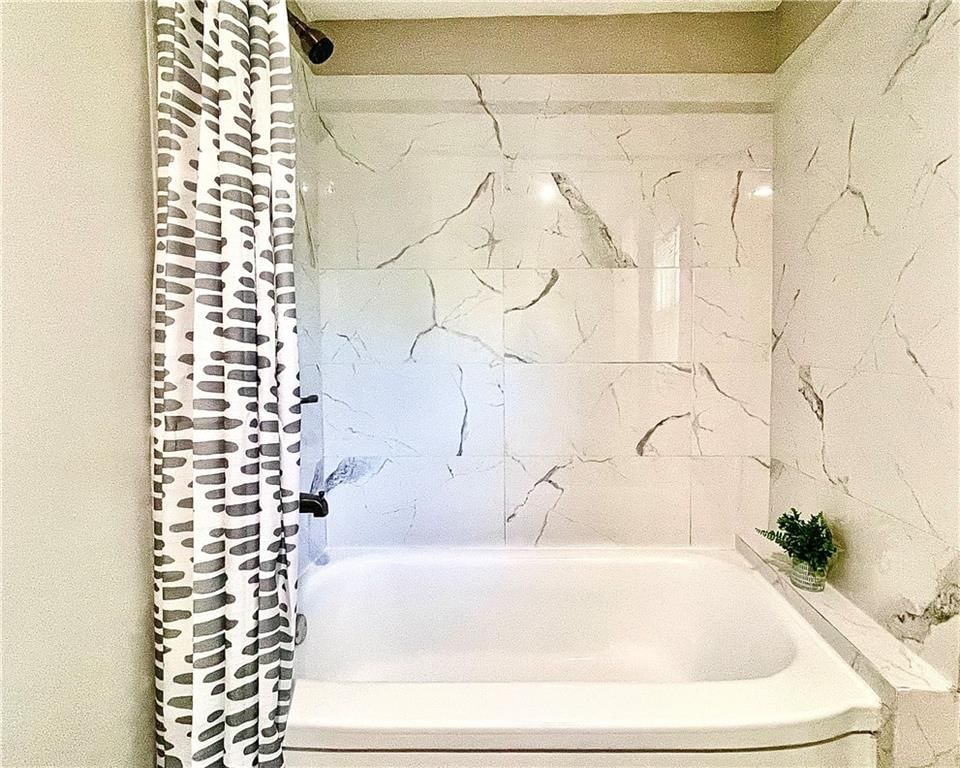 810 N Grand Avenue — photo 17