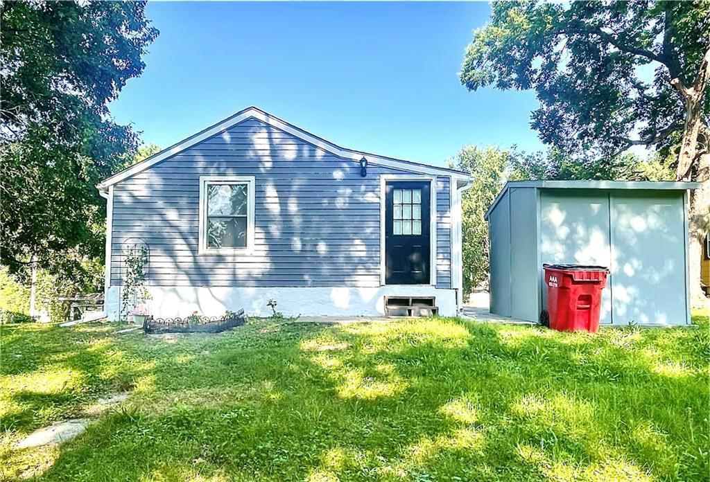 810 N Grand Avenue — photo 37