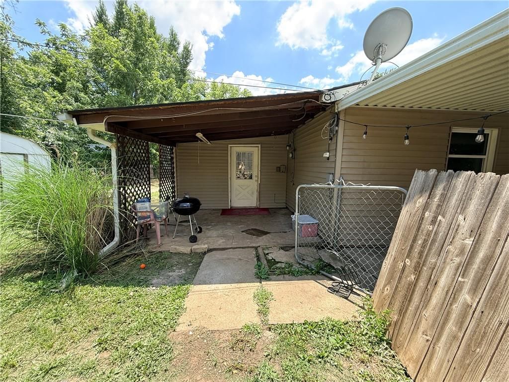 2705 S 52nd Street — photo 9