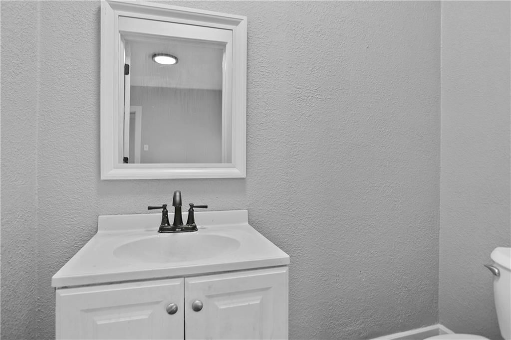 2420 E 42nd Street — photo 15