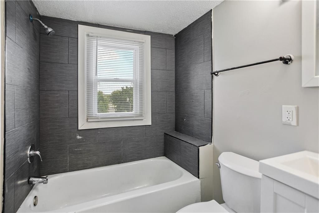 2420 E 42nd Street — photo 17