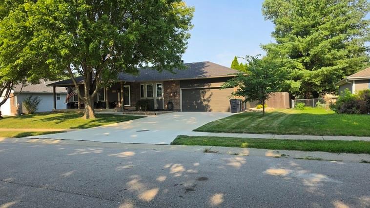 809 SW Hereford Drive — photo 2