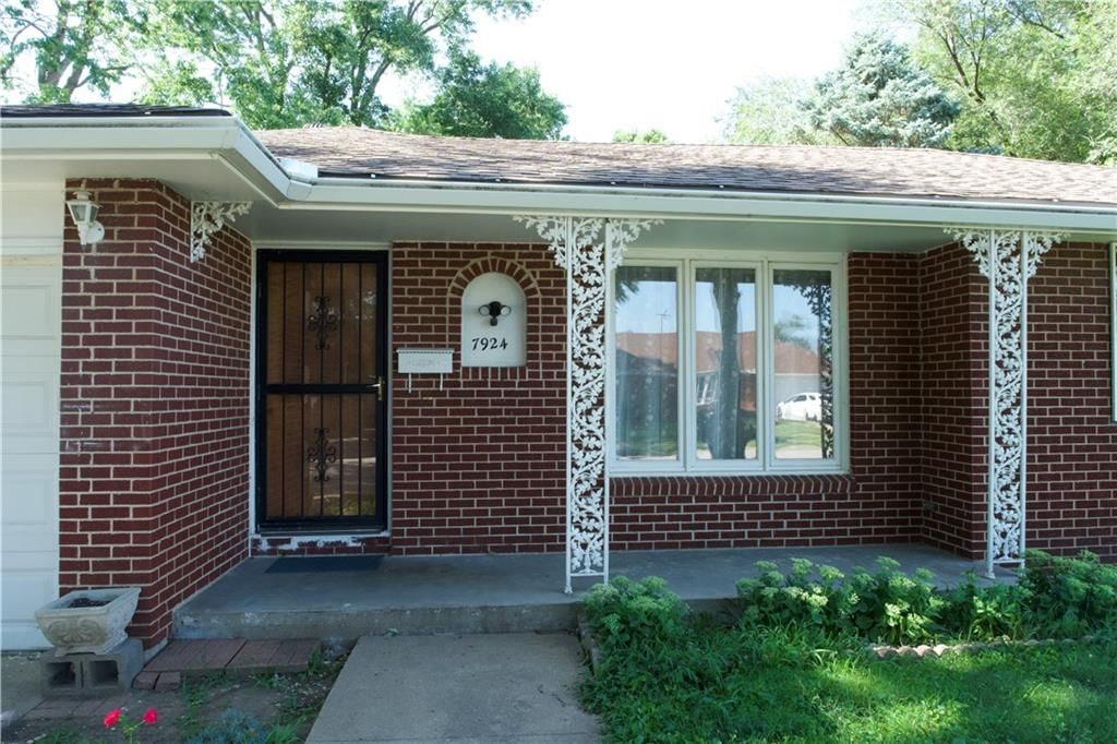 7924 Oakland Avenue — photo 4