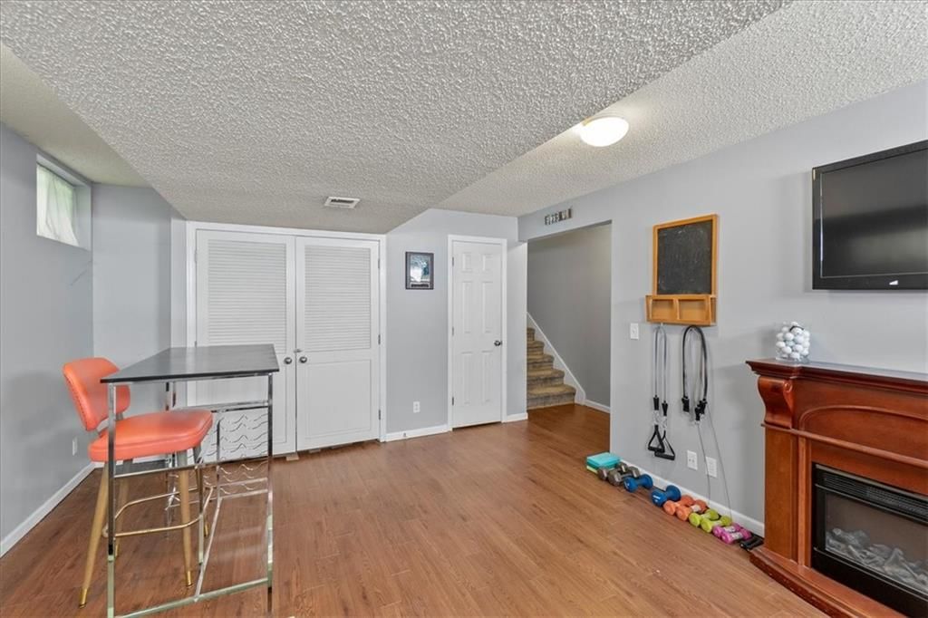 941 E 126th Terrace — photo 20