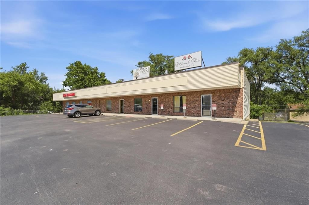114-120 SW 7 Highway — photo 3