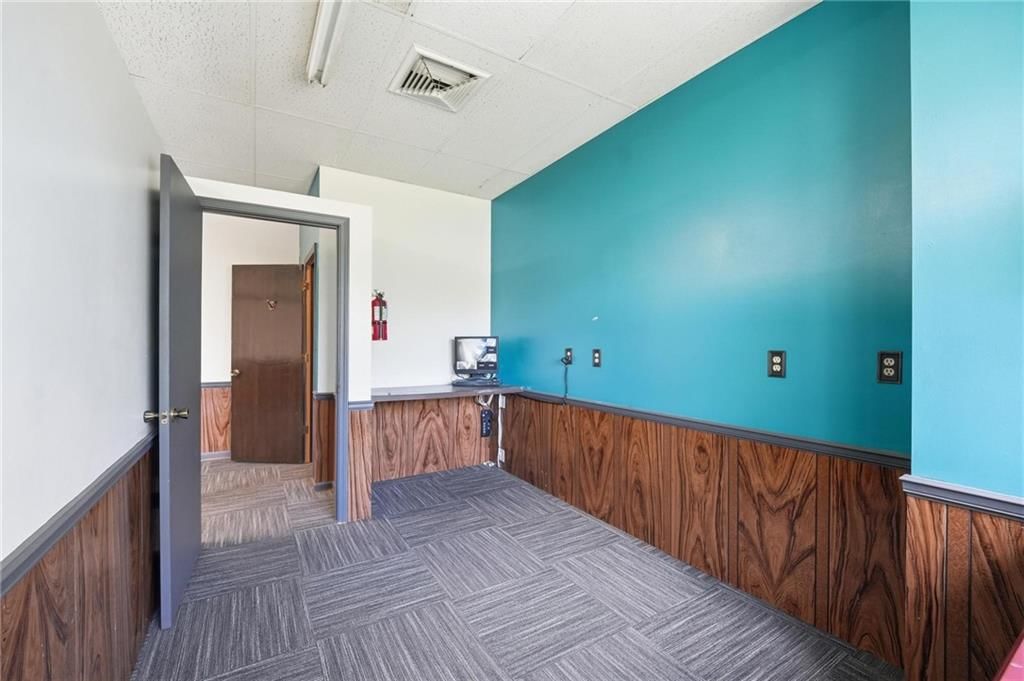 114-120 SW 7 Highway — photo 14