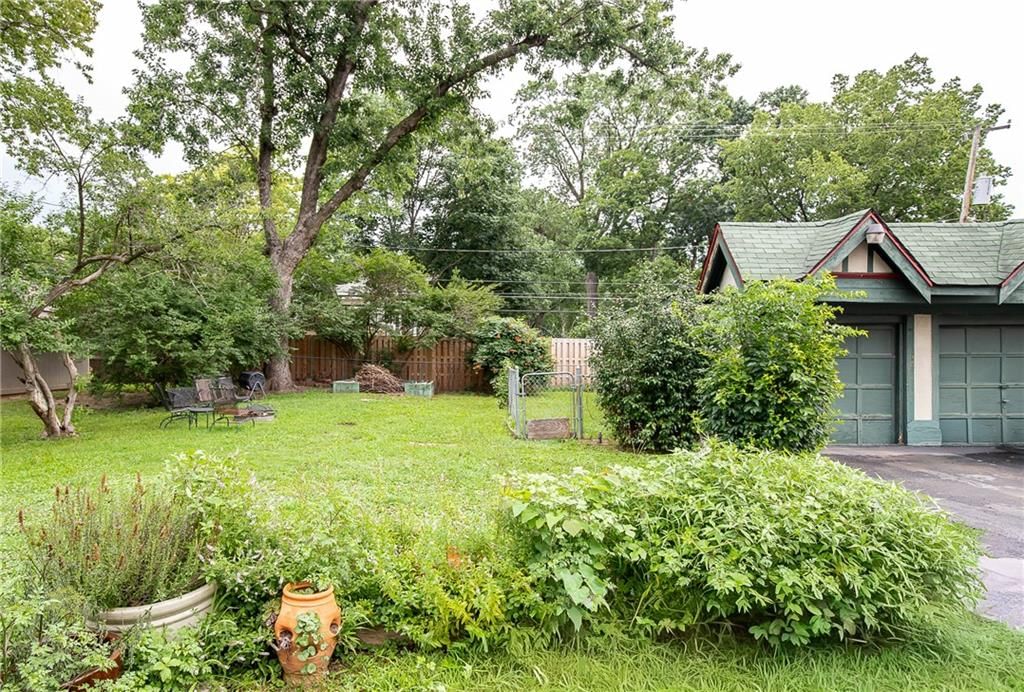 3723 Locust Street — photo 47