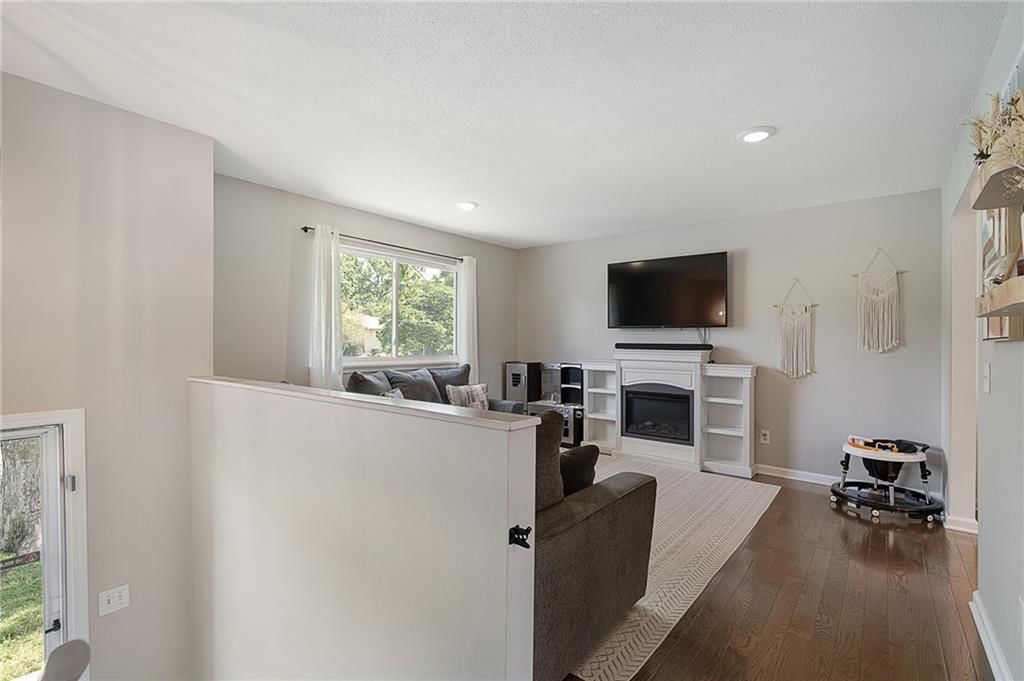 305 W South Street — photo 5