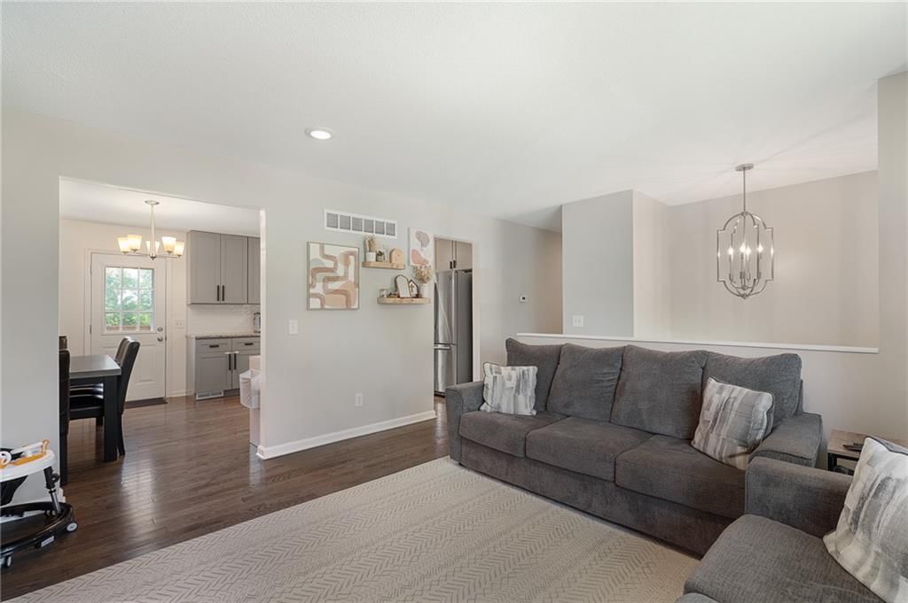 305 W South Street — photo 8