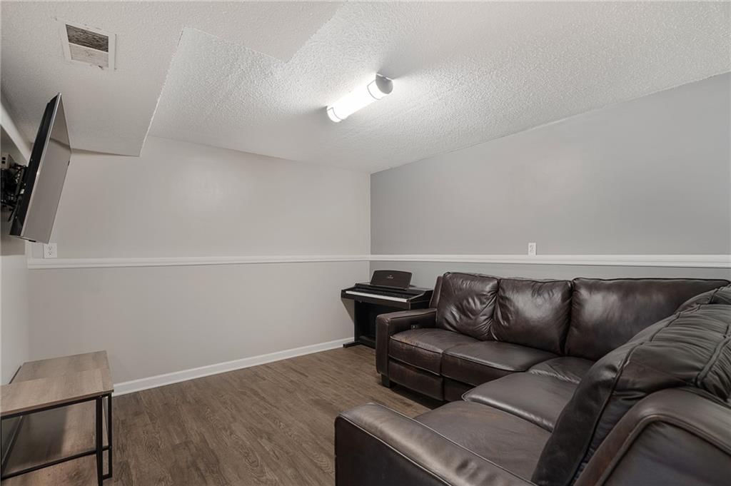 305 W South Street — photo 27