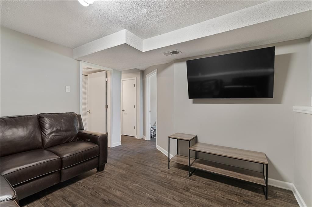 305 W South Street — photo 29