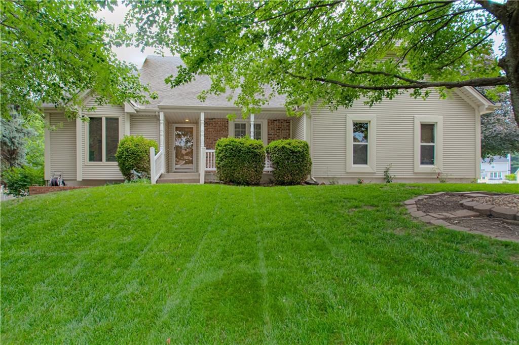 1023 E OAKVIEW Street — photo 2