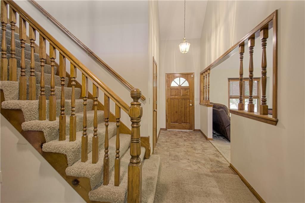 1023 E OAKVIEW Street — photo 3