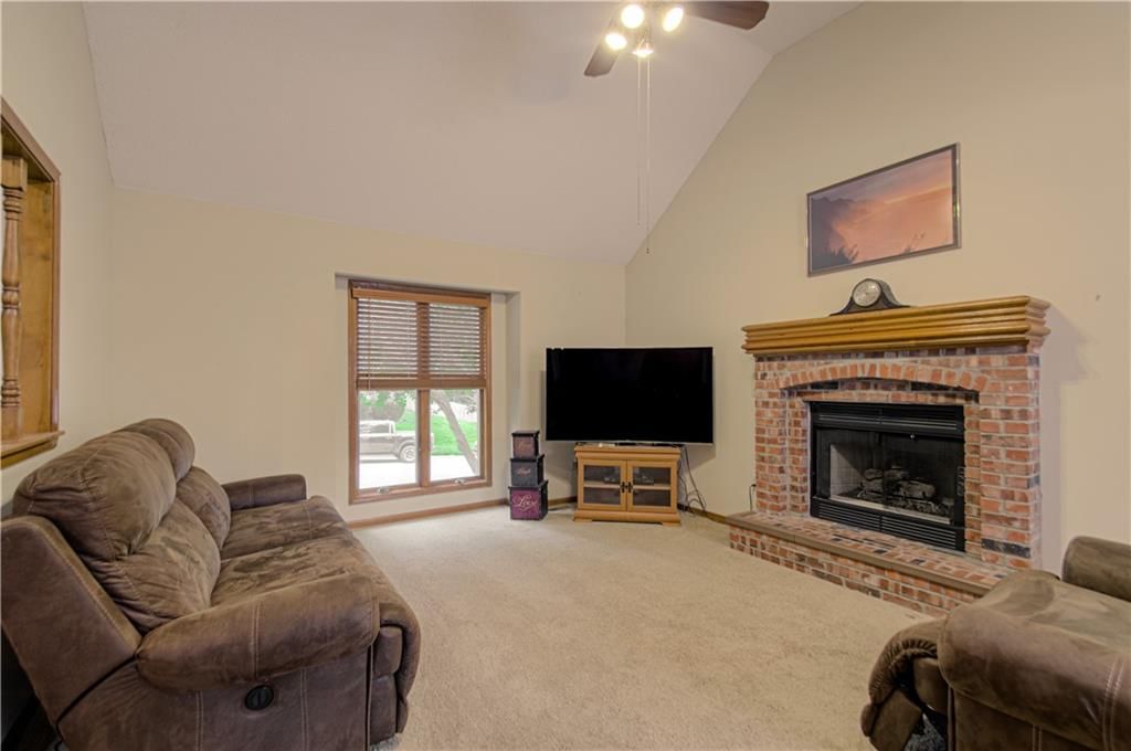 1023 E OAKVIEW Street — photo 5