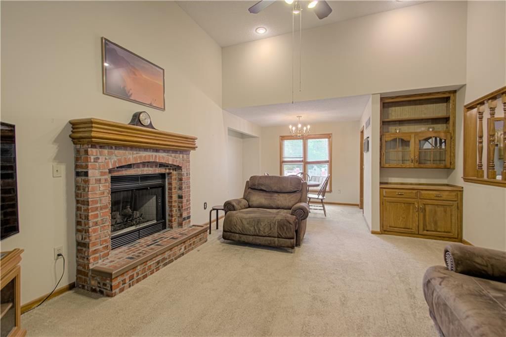 1023 E OAKVIEW Street — photo 6