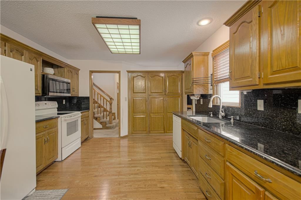 1023 E OAKVIEW Street — photo 10
