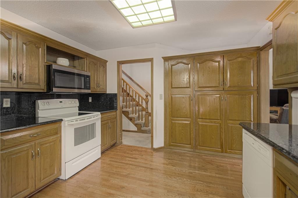 1023 E OAKVIEW Street — photo 11