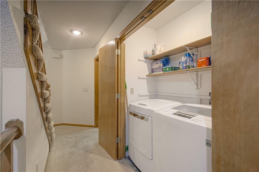 1023 E OAKVIEW Street — photo 12