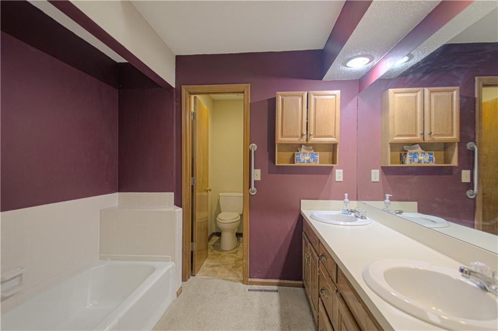 1023 E OAKVIEW Street — photo 15
