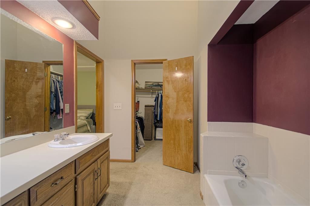 1023 E OAKVIEW Street — photo 17