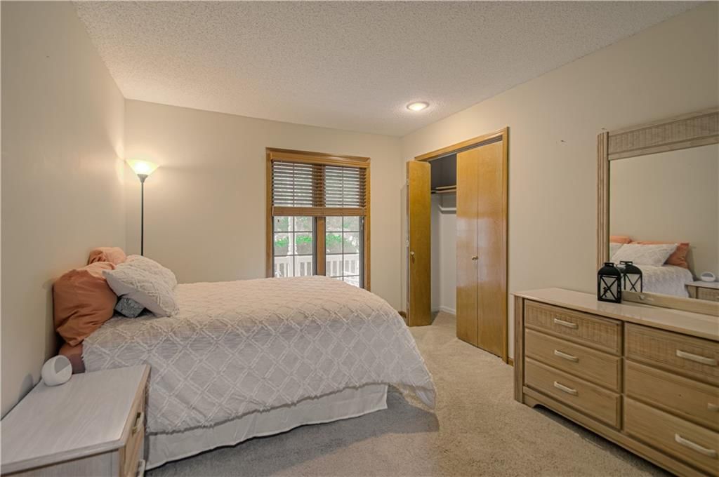1023 E OAKVIEW Street — photo 18