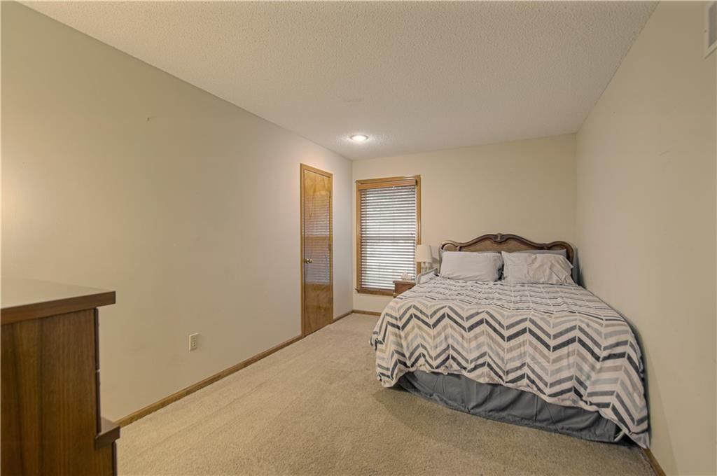 1023 E OAKVIEW Street — photo 20