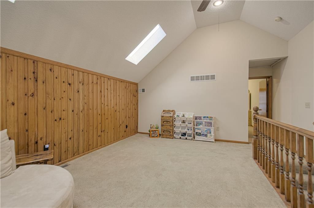 1023 E OAKVIEW Street — photo 22