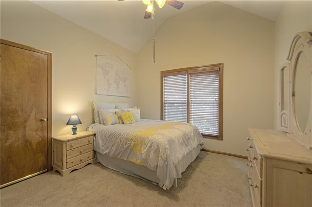 1023 E OAKVIEW Street — photo 23