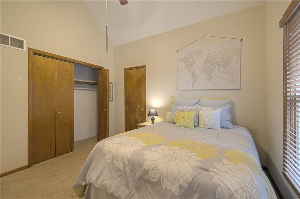 1023 E OAKVIEW Street — photo 24