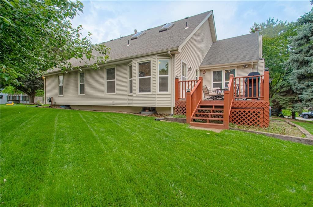 1023 E OAKVIEW Street — photo 32