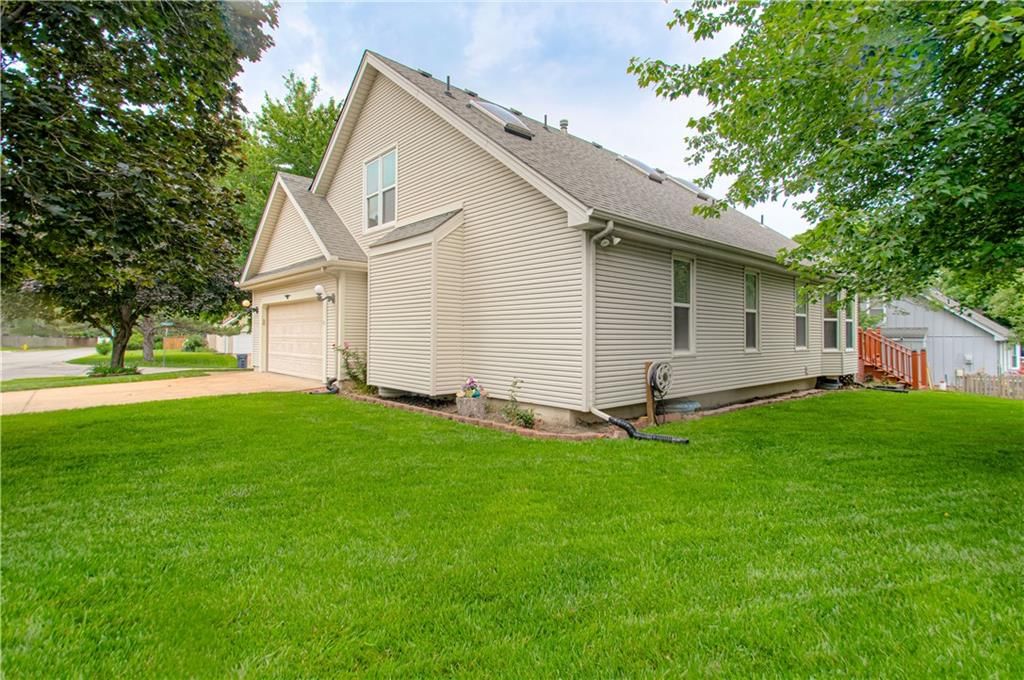 1023 E OAKVIEW Street — photo 36