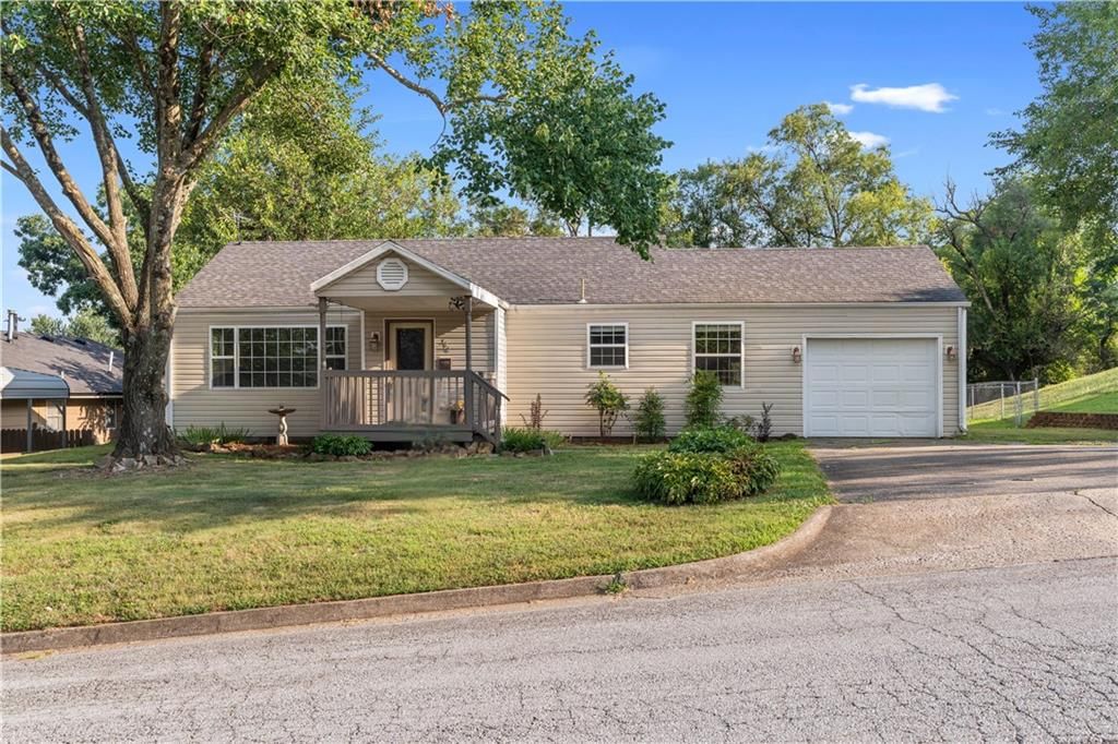 700 W Burton Street, Nevada, MO