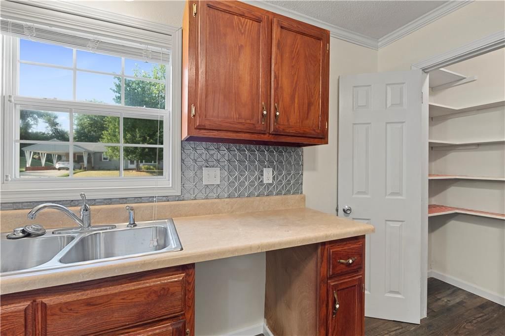 700 W Burton Street — photo 16