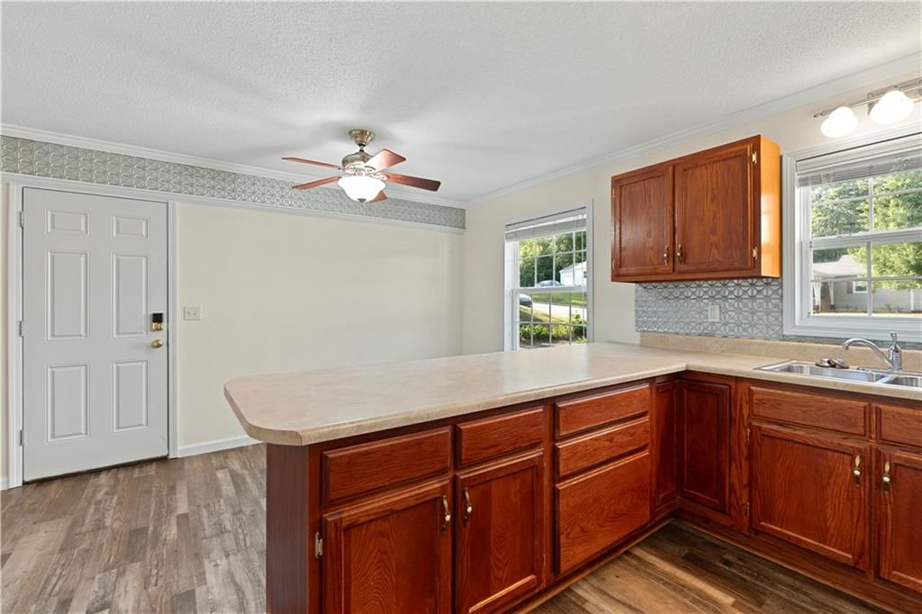 700 W Burton Street — photo 19