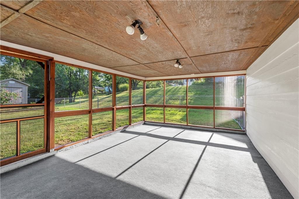 700 W Burton Street — photo 32