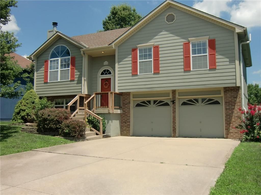 114 E Calico Drive, Raymore, MO