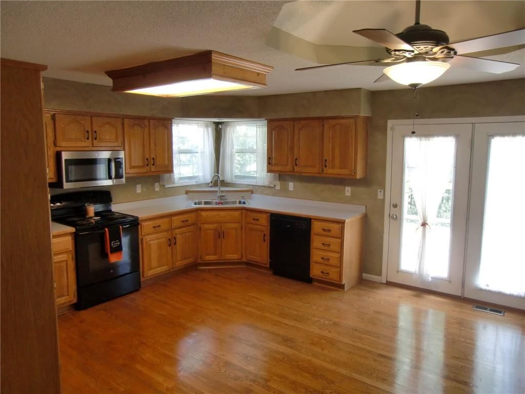 114 E Calico Drive — photo 4