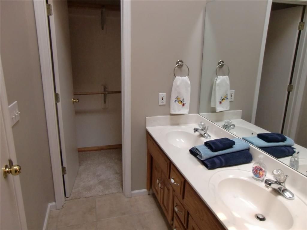 114 E Calico Drive — photo 9