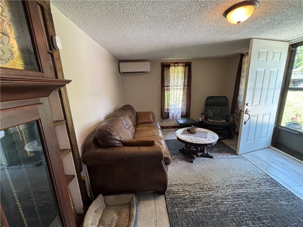 216 W Marshall Street — photo 5