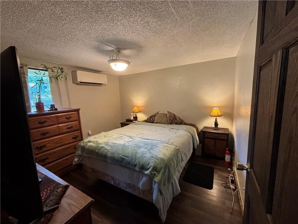 216 W Marshall Street — photo 9