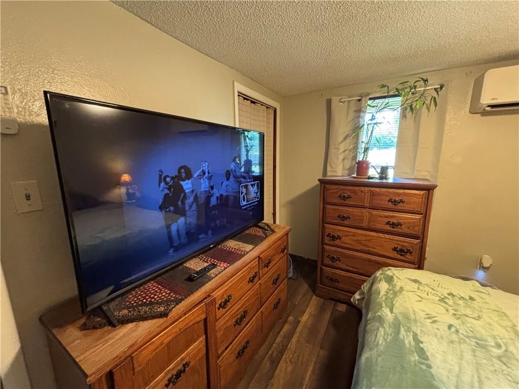 216 W Marshall Street — photo 10