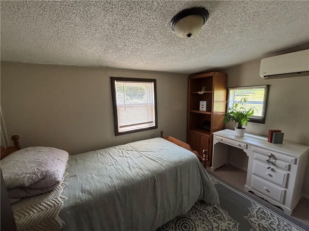 216 W Marshall Street — photo 11
